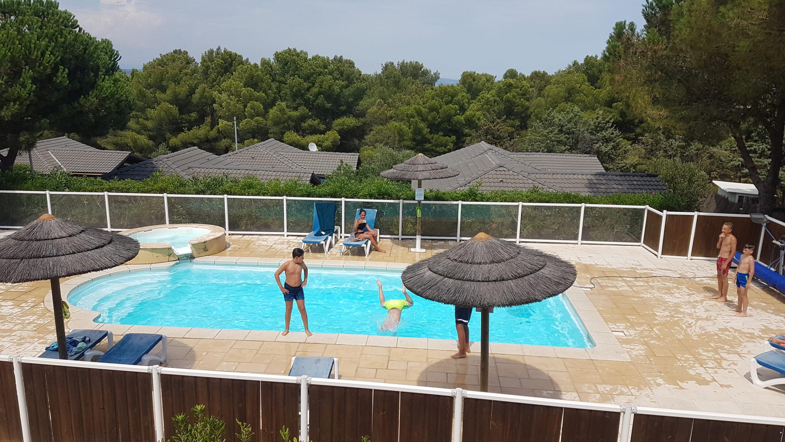 Piscine chauffée des Hauts de Baldy, parc résidentiel de loisirs au Cap d'Agde