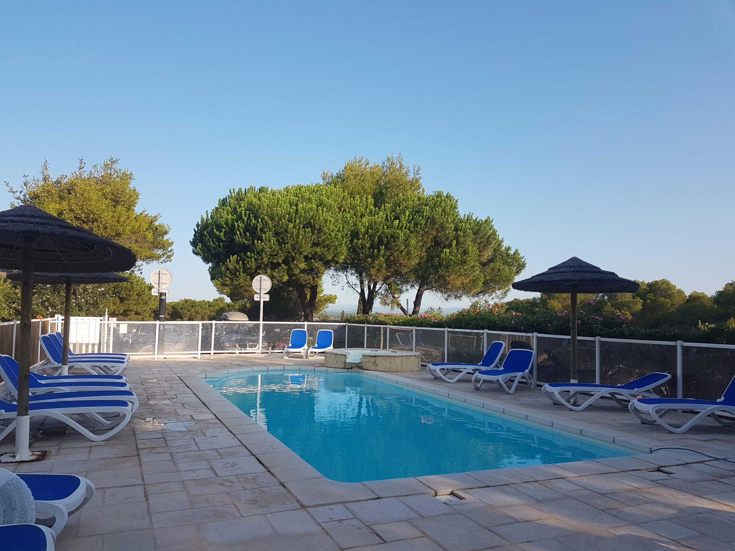 Piscine chauffée des Hauts de Baldy, parc résidentiel de loisirs au Cap d'Agde