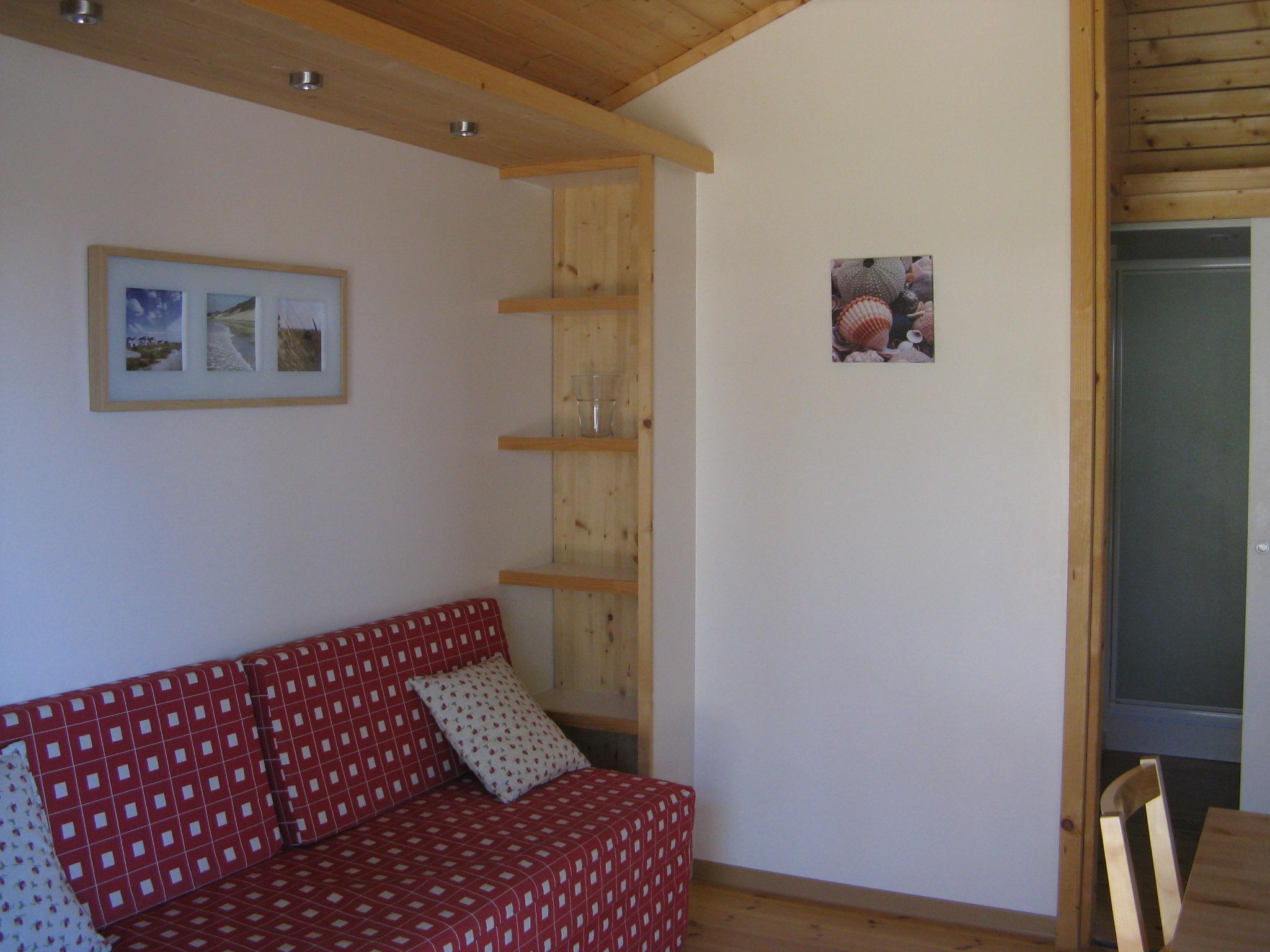 Intérieur d'un chalet du parc résidentiel de loisirs Les Hauts de Baldy au Cap d'Agde